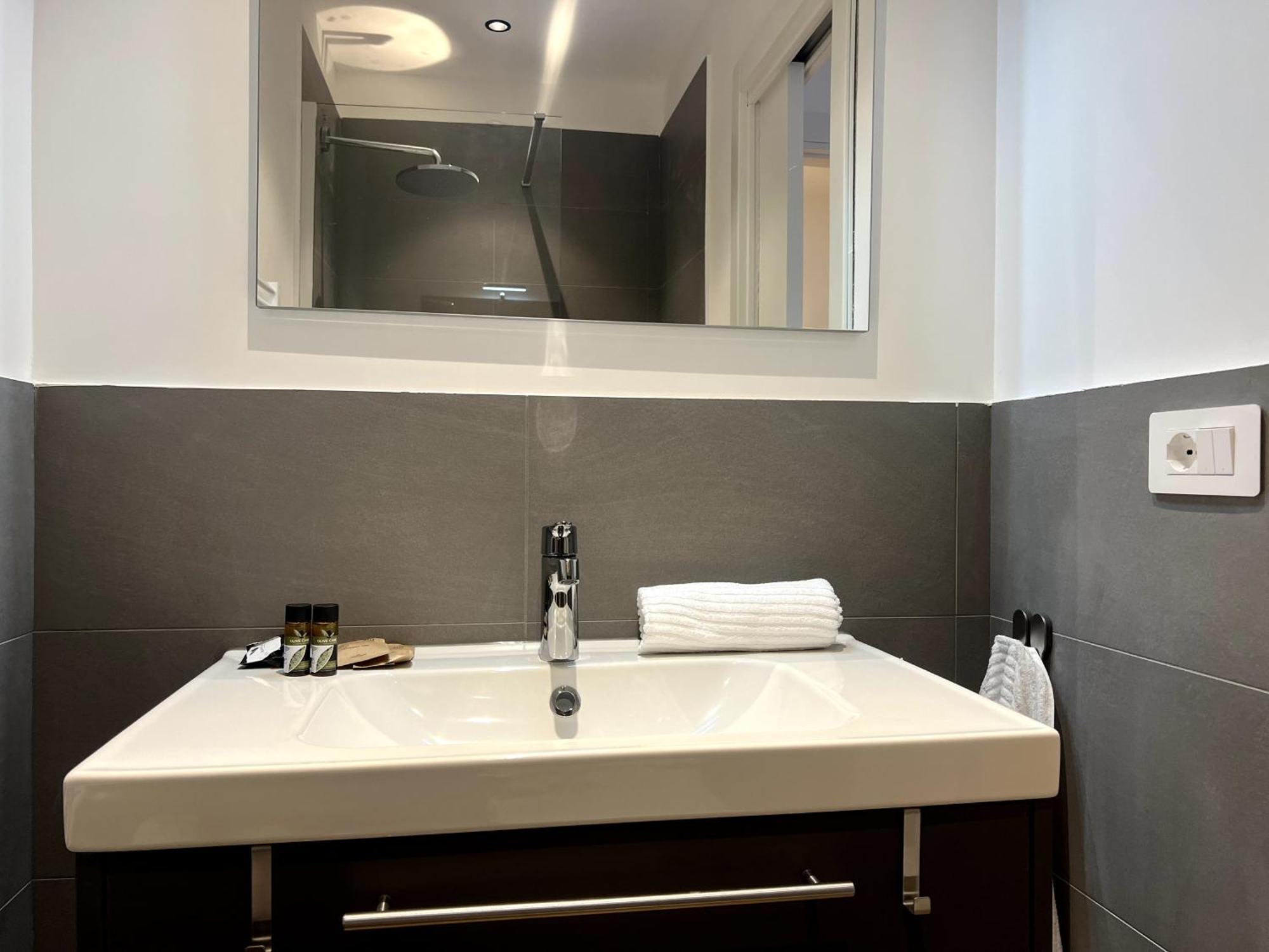 Near Vatican, Irnerio 47 Guest House Rome Room photo