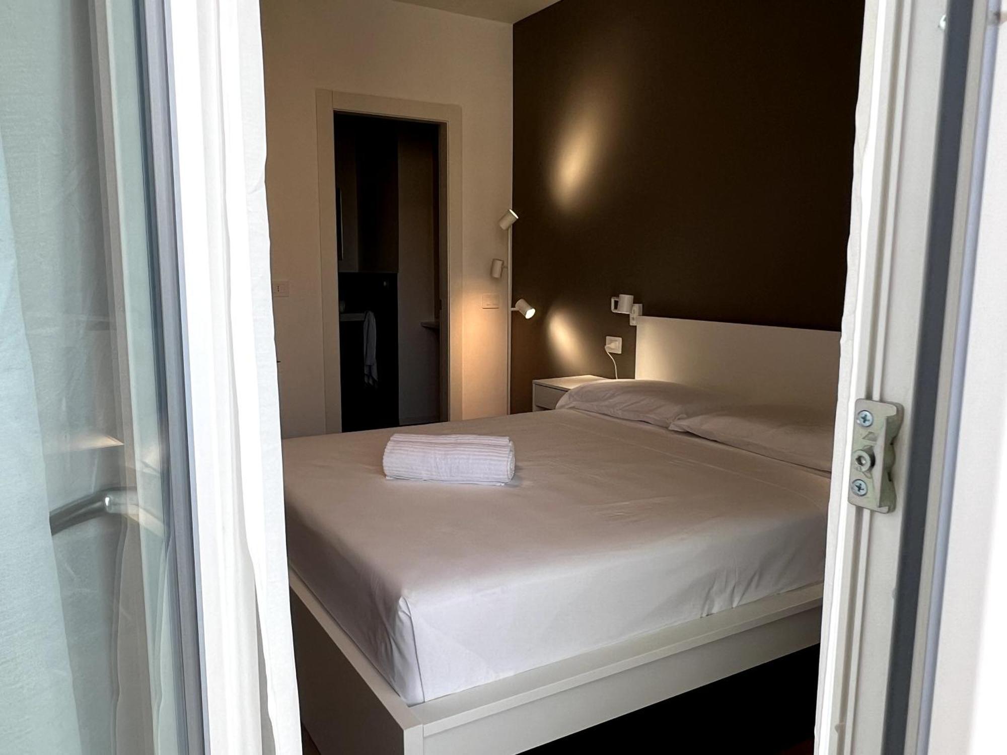Near Vatican, Irnerio 47 Guest House Rome Room photo